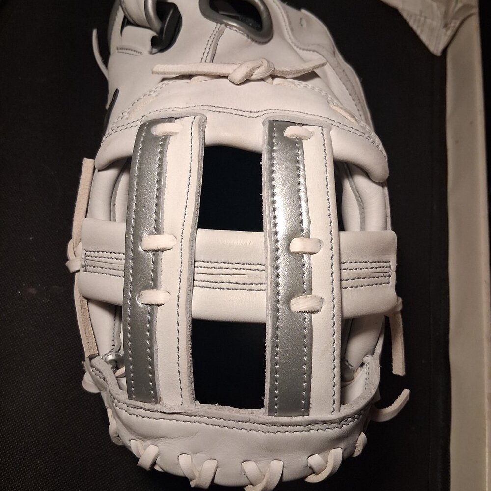 Pitcher-canchero glove - Picture 2 of 5